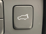 【パワーバックドア】スマートキーや運転席のボタンを押すだけでリアゲートが自動で開閉します!荷物を持っている時や、高い位置にあるバックドアを閉める際に便利な機能です♪