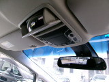 後席確認ミラーです。運転席から後席の様子を確認できるため、お子様の見守りや荷物の確認に便利です。