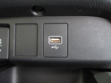 便利な充電用USBジャックも付いています。