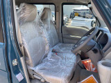 毎日過ごす運転席は要チェック。シートのへたり・擦れ、視界のイメージまで伝わる重要ポイント。
