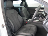 Audi車はどの車種も全てレザーハンドルです。そこにはAudiのこだわりがあり質感の高いレザーでしっかりと手に馴染み、高級感を演出します。