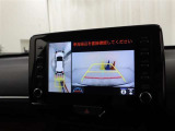 高速道路や自動車専用道路走行中に、クルーズコントロールの機能に加え、先行車に追いついた際には安全な車間距離を保ちながら、先行車の車速に合わせて追従していくシステムです。