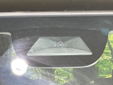【ホンダセンシング】走行中に前方の車両等を認識し、衝突しそうな時は警報とブレーキで衝突回避と被害軽減をアシスト。より安全にドライブをお楽しみいただけます。