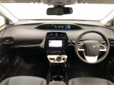 シンプルながら機能性溢れる運転席廻りです。視界性もよく、運転しやすいですよ。