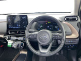 運転席まわりです。 各操作スイッチは使いやすい位置に配置されてます。