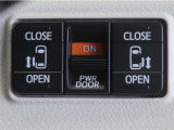 両側パワースライドドア付きだから、狭い駐車スペース等での乗り降り楽々!小さなお子様のいるご家庭には嬉しい装備。