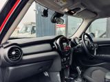 第三者機関のプロの鑑定士による車輛評価付き車輛ですのでお客様の車選びをサポートします。