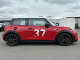 ご納車前には、MINIを熟知したメカニックによる100項目の点検・整備を行います。不具合箇所、交換時期に達している部品に関しましては、全て当社負担で交換してからのご納車となります。