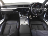 Audiのインテリアはエクステリア同様、優れたデザイン性とクオリティ、そして機能性を兼ね備えております。