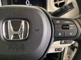 ハンドルにHondaセンシング系のクルーズコントロールやレーンキープアシストなどのスイッチが装備されています。ハンドルから手を離さず安全に操作できます。