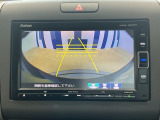 バックカメラ付きで後方の確認も安心です!スムーズな駐車・車庫入れをサポートいたします!