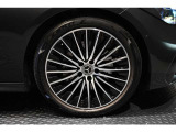 メルセデスの認定中古車「サーティファイドカー」では、万一お車が故障した場合も、ご購入後1年間もしくは2年間※は走行距離にかかわらずメルセデス・ベンツ正規サービスネットワークで無料修理いたします