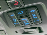 【両側パワースライドドア】スマートキーや運転席のスイッチで後席両側スライドドアの開閉が可能♪電動だから力を入れてドアを開ける必要が無く、小さなお子様でも簡単に開け閉めでき快適です♪