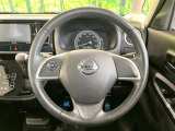 インテリアに合わせたデザインのステアリングは、運転される方のことも考え、運転しやすい形状、大きさです。是非一度、実際に触ってお確かめください。
