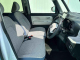 ゆったりとした運転席で、快適なドライブをサポートします。