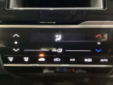 リアシートの背もたれは2段階の角度調節がついています。お好みの位置でゆったりお乗りいただけます。
