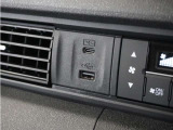 ◆USB接続端子◆スマホやiPodなどを接続して、いつもの音楽を車内でもお楽しみいただけます♪