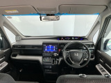 【前方視界】開放的な前方視界!運転がしやすく疲れにくいです♪窓が大きく、見通しがとっても良いおクルマですよ♪