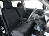 運転席のスペースはゆったりしていて、視界も広く確保されているので普段の運転からロングドライブまで快適です。