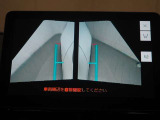 パノラミックビューモニター付きです。車両を上から見たような映像をディスプレイオーディオ画面に表示。運転席からの目視だけでは見にくい、車両周辺の状況をリアルタイムでしっかり確認できます。