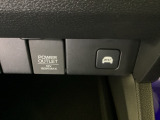 アクセサリーソケットはUSBのアダプターなどをつければ、スマホの充電にも使えます。周辺には物が置けるボックスがついています。