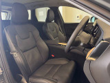 Ultra専用パーフォレーテッドナッパレザーシートは運転席助手席ともマッサージ機能や、シートヒーターベンチレーションといった便利な機能がご利用いただけます。