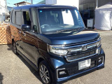 自社整備工場で点検整備をおこなってからお渡ししています。車検が残っている場合は『12ヶ月点検整備』を、車検整備付きの場合は『車検整備』をおこないます。整備費用は車両本体価格に含まれています。