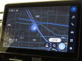 メーカー装着のディスプレイオーディオを装備しております。