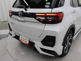 駐車時に音声案内、モニターガイドとステアリング操作でサポートする「スマートパノラマパーキングアシスト(駐車支援システム)」が搭載されています。