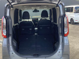 シートをすべて倒すとこんなに広々。たくさん荷物を積めます。これだけのスペースであればかなりの荷物が載せられます☆