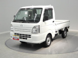 【ナナメ正面】視界が広く運転しやすいキャビン。フロントガラスも大きく、周囲の状況をしっかり確認できます。