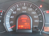 外気温など知りたい情報も車内で確認できます。暑い日が続きますがご自愛ください。