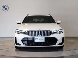【キドニーグリル】BMWは約90年もの間、ほぼ全ての車両にひと目でBMWだと分かるこの特徴的なフロントグリルが備えられ、デザイン・アイコンとして親しまれてきました。