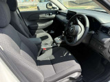 足元広々、運転しやすいです