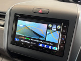 バックギアに入れるだけで自動でリヤカメラに切り替わります!車庫入れやバックが苦手な方にオススメ!