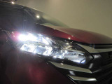 高輝度LEDヘッドライトを装備しているので.雨天などの悪天候や夜間走行も安心して運転できます!良好な視界を確保できるうえ消費電力も抑えられます