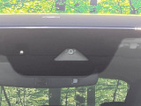 【i-ACTIVESENSE】走行中に前方の車両等を認識し、衝突しそうな時は警報とブレーキで衝突回避と被害軽減をアシスト。より安全にドライブをお楽しみいただけます。