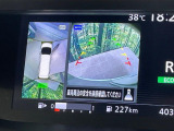 【アラウンドビューモニター】専用のカメラにより、上から見下ろしたような視点で360度クルマの周囲を確認することができます☆死角部分も確認しやすく、狭い場所での切り返しや駐車もスムーズに行えます。