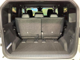 普段のお買い物や通勤、送迎等に十分な荷室スペースを確保しております。セカンドシートを倒すと、大きな荷物の積載も可能です♪