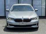 サービスにはドイツ本国と同様に教育と訓練を受け、BMWを知り尽くした「マイスターメカニック」が数多く在籍しております。納車前点検整備で、お客様に安心と安全をお届けいたします。