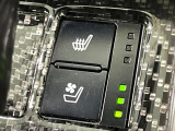 【シートヒーター&ベンチレーション】夏場は涼しい風でお尻や背中の熱やムレを防ぎ、冬はエアコンよりも早く温まってポカポカに!季節を問わず快適に過ごせます。