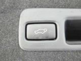 ワンタッチでバックドアが開閉。重たいバックドアも力いらずで開閉できる便利なパワーバックドア付きです!