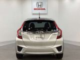 車内は光触媒抗菌消臭施工済です。インパネ周りはスタイリッシュなデザインで機能や装備も充実しています。グローブボックスやカップホルダーのほかにトレーなどたくさんの収納スペースが付いています。