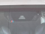 【トヨタセーフティセンス】走行中に前方の車両等を認識し、衝突しそうな時は警報とブレーキで衝突回避と被害軽減をアシスト。より安全にドライブをお楽しみいただけます。