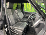 運転席まわりには十分なスペースがあり、大柄な方でもゆったり運転していただける環境です。