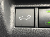 【パワーバックドア】スマートキーや運転席のボタンを押すだけでリアゲートが自動で開閉します!荷物を持っている時や、高い位置にあるバックドアを閉める際に便利な機能です♪