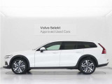 V60CCはあなたのアクティブなライフスタイルを支えるだけの存在ではありません。都市で過ごす日常から、果てしない好奇心に導かれる冒険の旅まで、あなたの人生のすべての瞬間を輝かせるためのパートナーです。