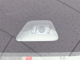 【スマートアシスト】走行中に前方の車両等を認識し、衝突しそうな時は警報とブレーキで衝突回避と被害軽減をアシスト。より安全にドライブをお楽しみいただけます。