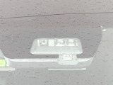 【三菱e-Assist】走行中に前方の車両等を認識し、衝突しそうな時は警報とブレーキで衝突回避と被害軽減をアシスト。より安全にドライブをお楽しみいただけます。