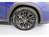 タイヤホイールサイズは、225/55R18 オールシーズンタイヤ装着(ブラック塗装)
